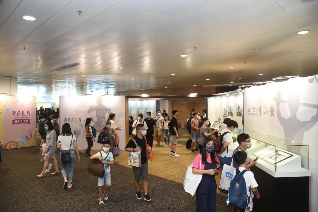 书香庆回归 同心向未来——2000余种内地出版物亮相香港书展