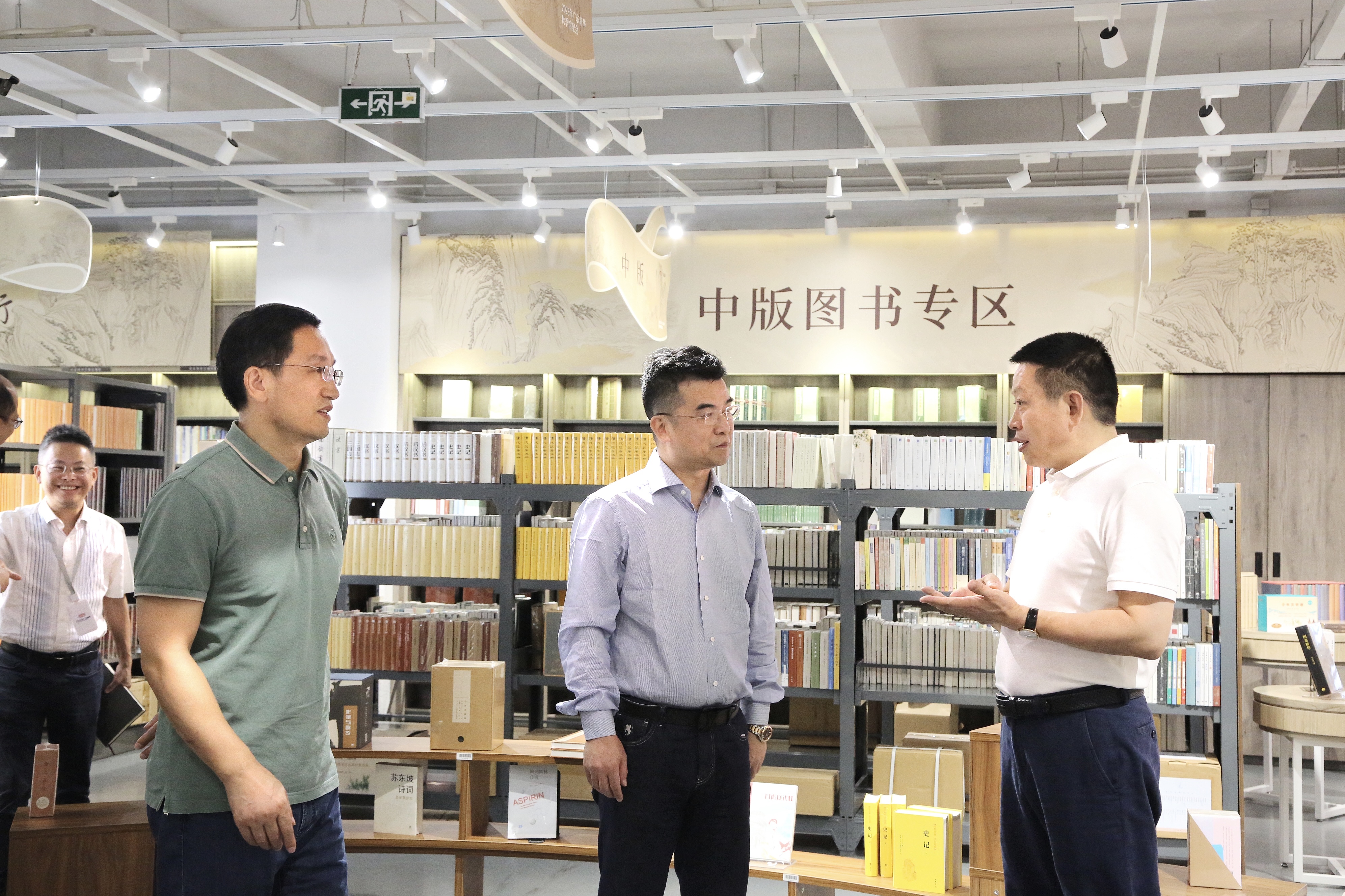 联合出版（集团）有限公司董事长傅伟中一行到新华发行集团调研