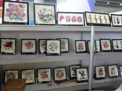 皮影画首次走进南国书香节暨羊城书展互动环节吸引大量人群