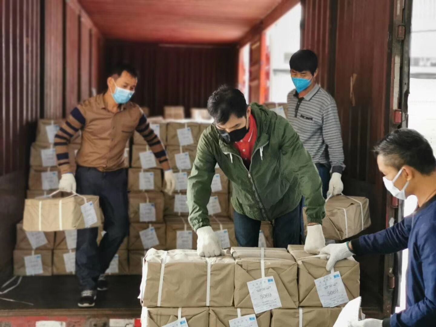 《中国新闻出版广电报》广东102家新华书店助力“配发到生”  1.44亿册教材“已签收”