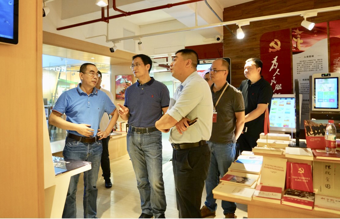 湖北省新华书店（集团）有限公司一行到集团参观交流