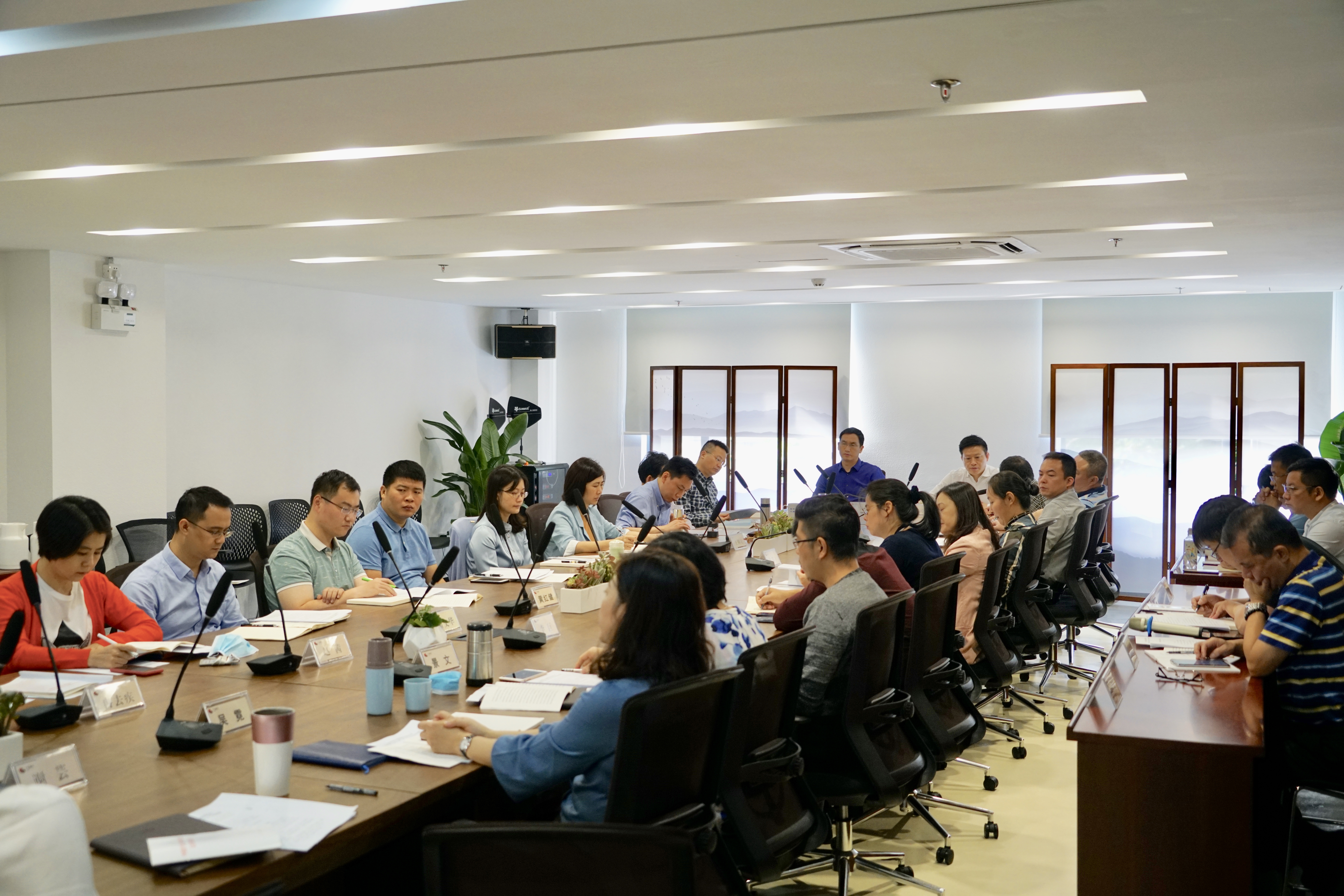 深入学习贯彻党的十九届五中全会以及 习近平总书记重要讲话精神——集团召开党委理论学习中心组（扩大）学习会议