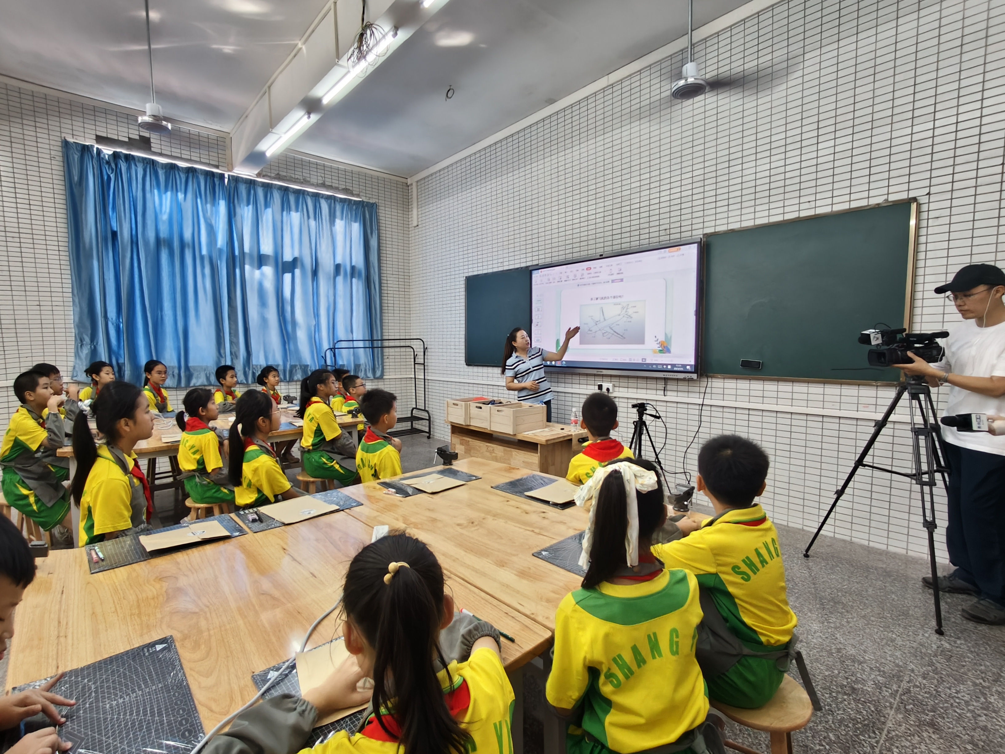 江门市新会区首个广东新华发行集团“劳动实践室”落户新会尚雅学校