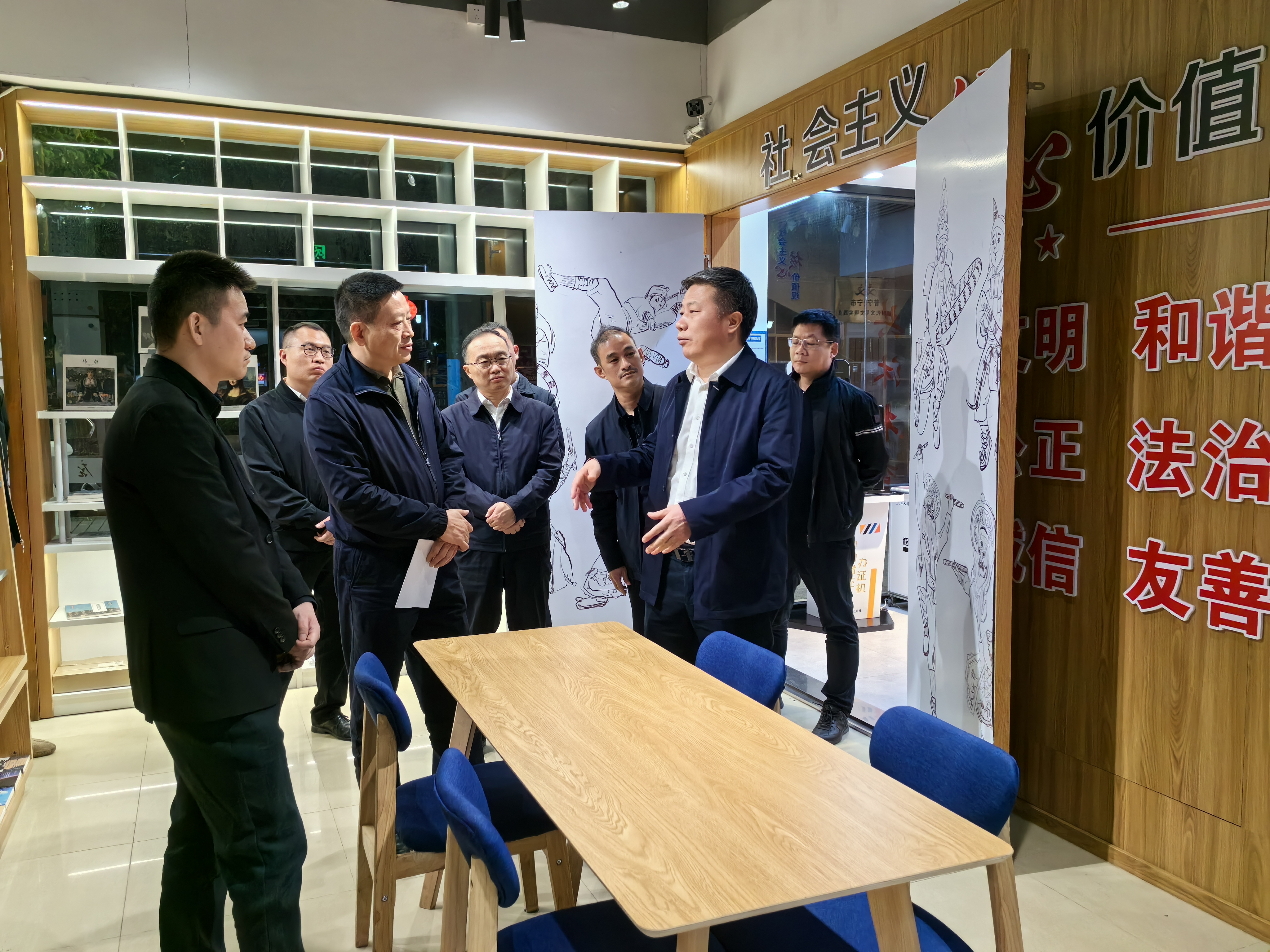 省委宣传部常务副部长崔朝阳到普宁新华书店调研