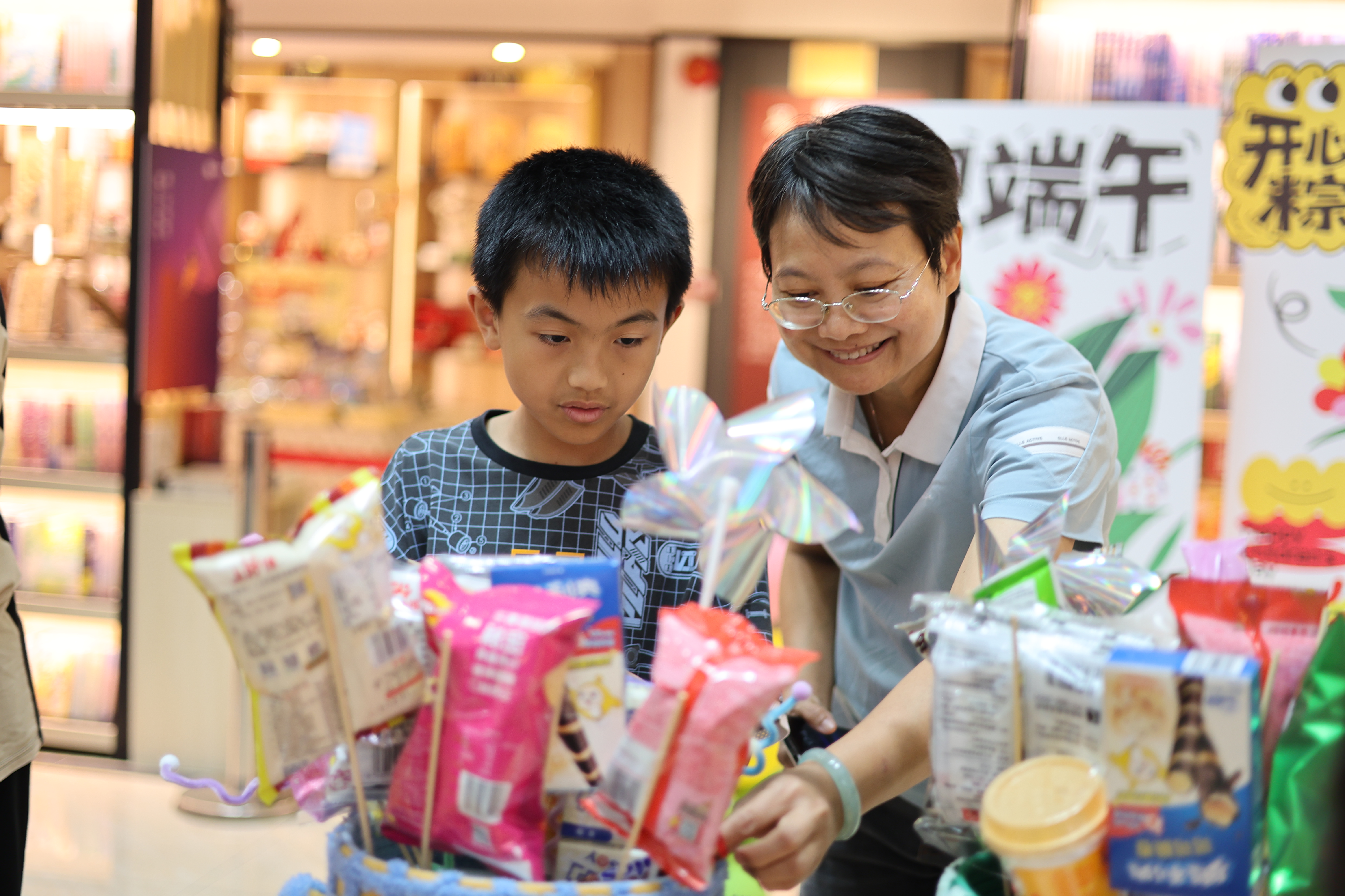 1-粽香伴童趣，亲子共织端午记忆.jpg